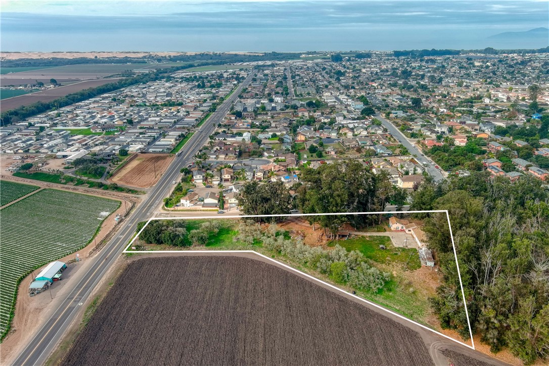 2845 Cienaga Street Oceano, CA 93445 - Photo 4 of 20 a view of a balcony with a yard