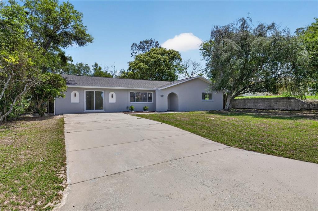 13095 Lawrence Street Spring Hill, FL 34609 - Photo 2 of 41