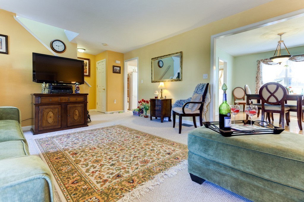 150 Orient Street, Unit RIGHT Worcester, MA 01604 - Photo 4 of 18 Gallery Image 4