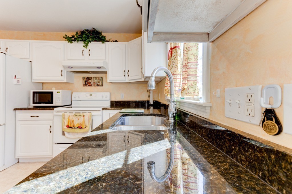 150 Orient Street, Unit RIGHT Worcester, MA 01604 - Photo 6 of 18 Gallery Image 6