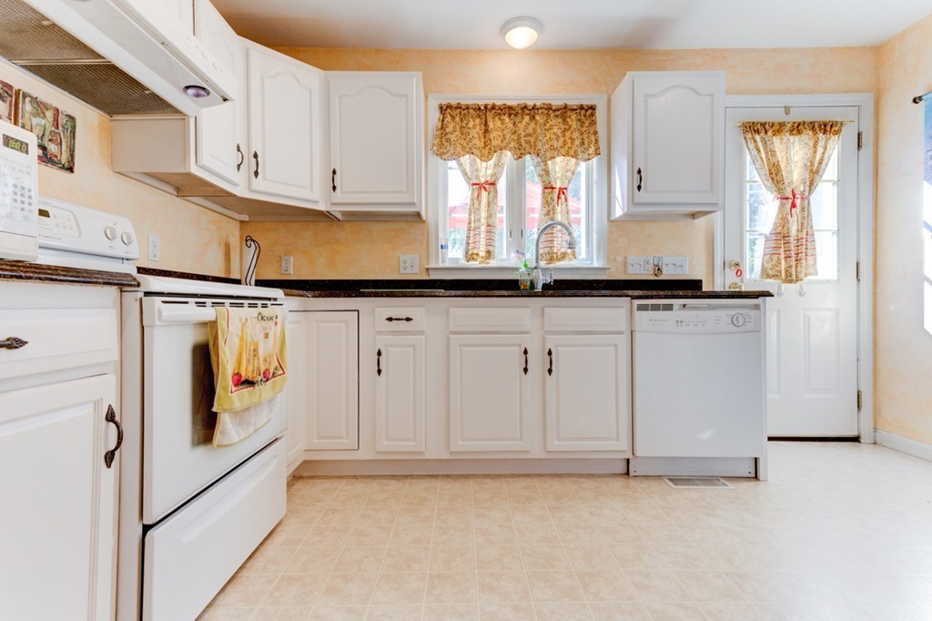 150 Orient Street, Unit RIGHT Worcester, MA 01604 - Photo 7 of 18 Gallery Image 7