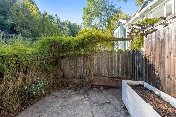 $1,300,000 | 40 Canyon Road, San Anselmo, CA 94960