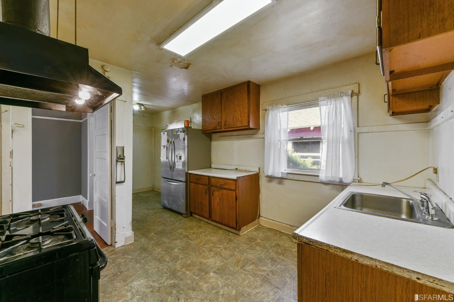 2437 Acton Street Berkeley, CA 94702 - Photo 12 of 36