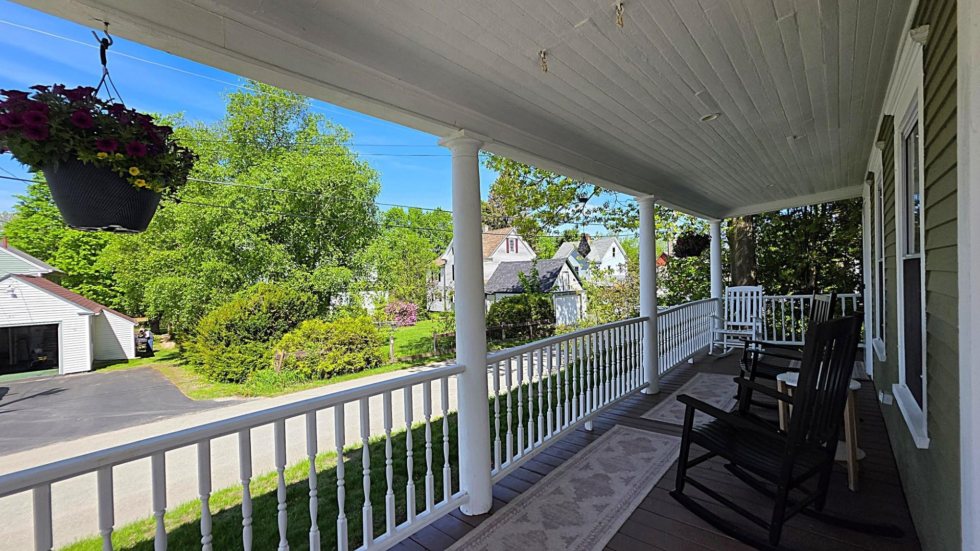 44 Taylor Street Newport, VT 05855 - Photo 3 of 37