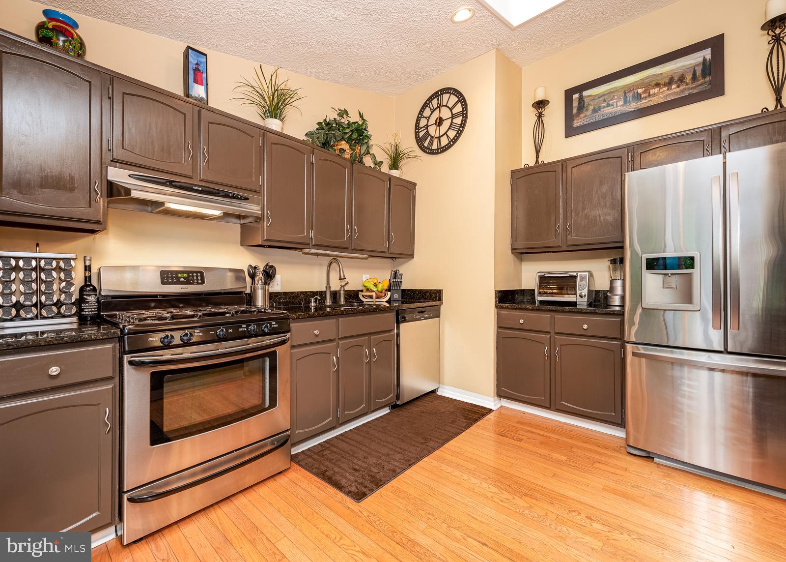 5405 Lightning View Road Columbia, MD 21045 - Photo 12 of 50 Kitchen with vaulted ceiling and skylight