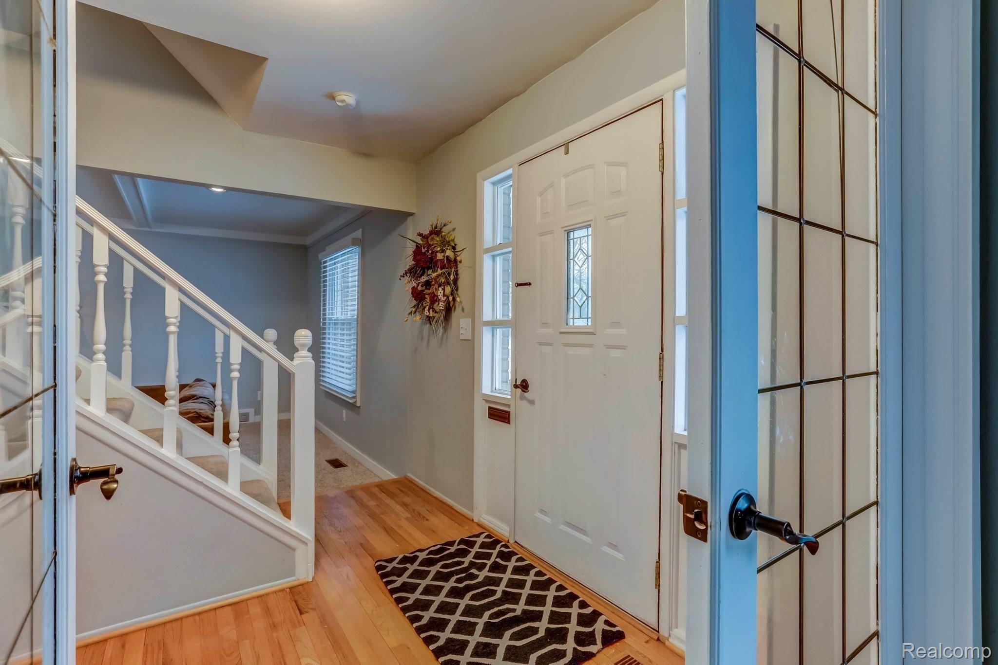 15530 Riverside Drive Livonia, MI 48154 - Photo 2 of 26 15530 Riverside Drive, Livonia, MI-3.jpg-SMALL