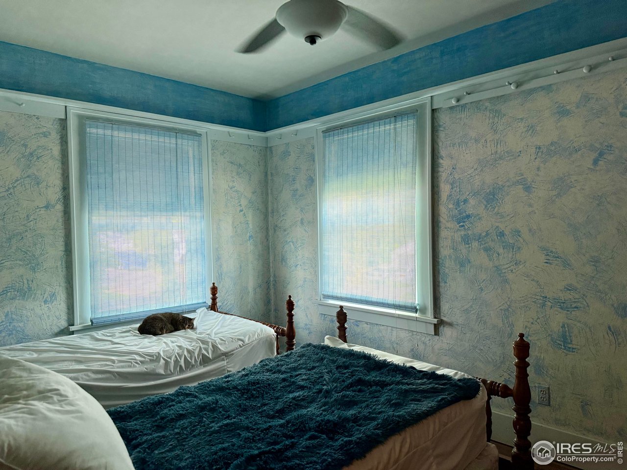 406 South Morlan Avenue Holyoke, CO 80734 - Photo 20 of 38 a bedroom with a bed and a shower