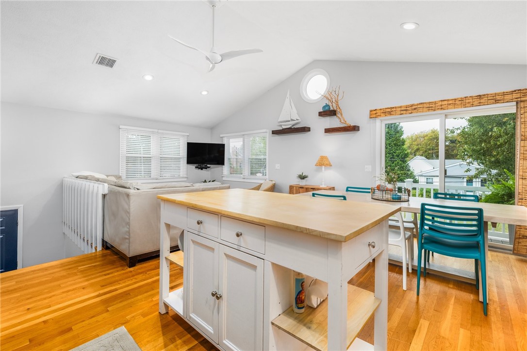 38 Maywood Road Narragansett, RI 02882 - Photo 7 of 38 Gallery Image 7