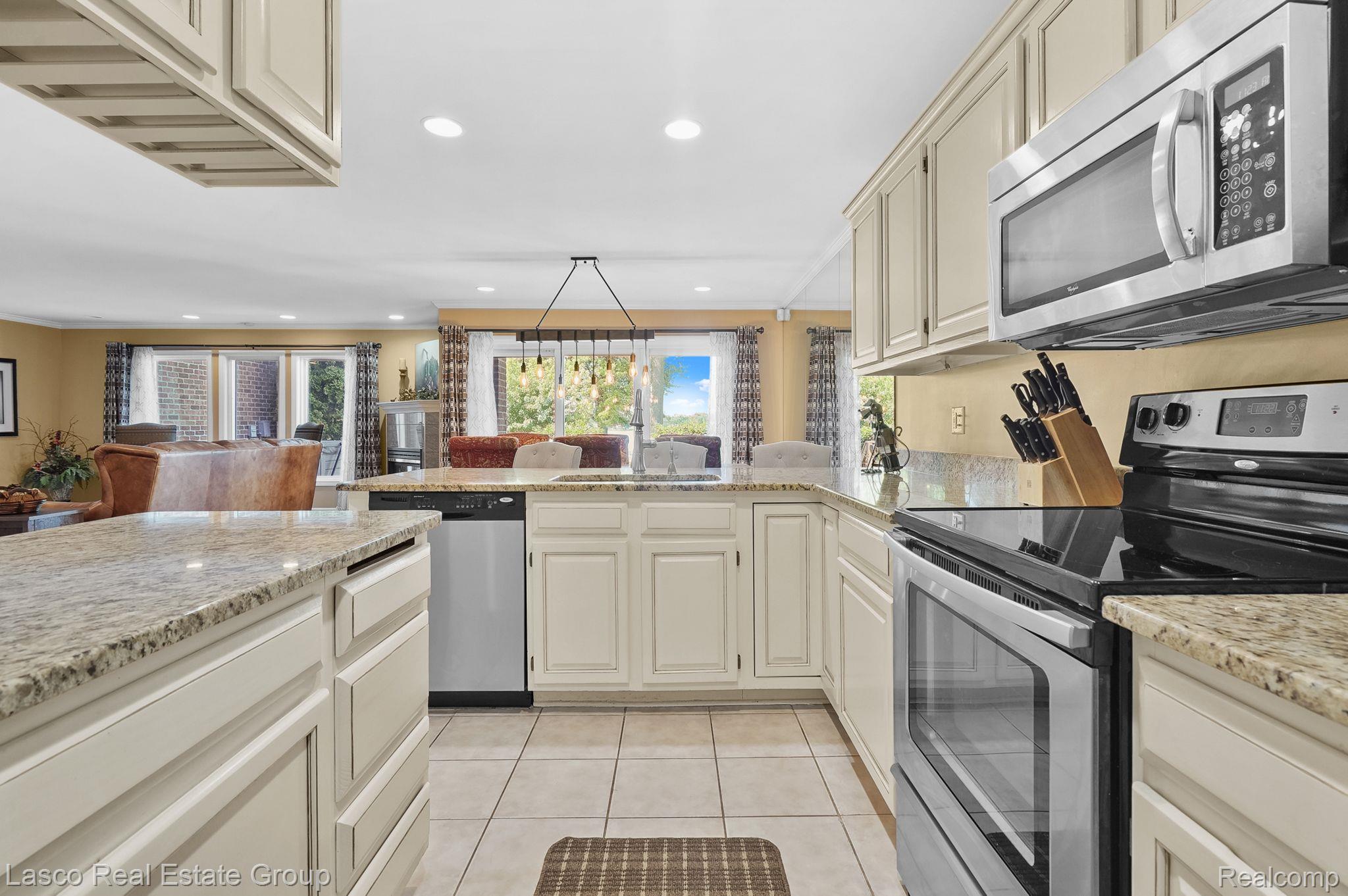 2251 North Long Lake Road Fenton, MI 48430 - Photo 5 of 43 Gallery Image 5
