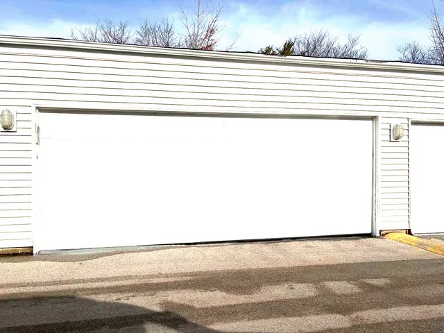 $1,985 | 175 North Waters Edge Drive, Unit 201, Glendale Heights, IL 60139