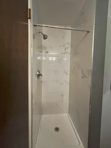 $1,985 | 175 North Waters Edge Drive, Unit 201, Glendale Heights, IL 60139