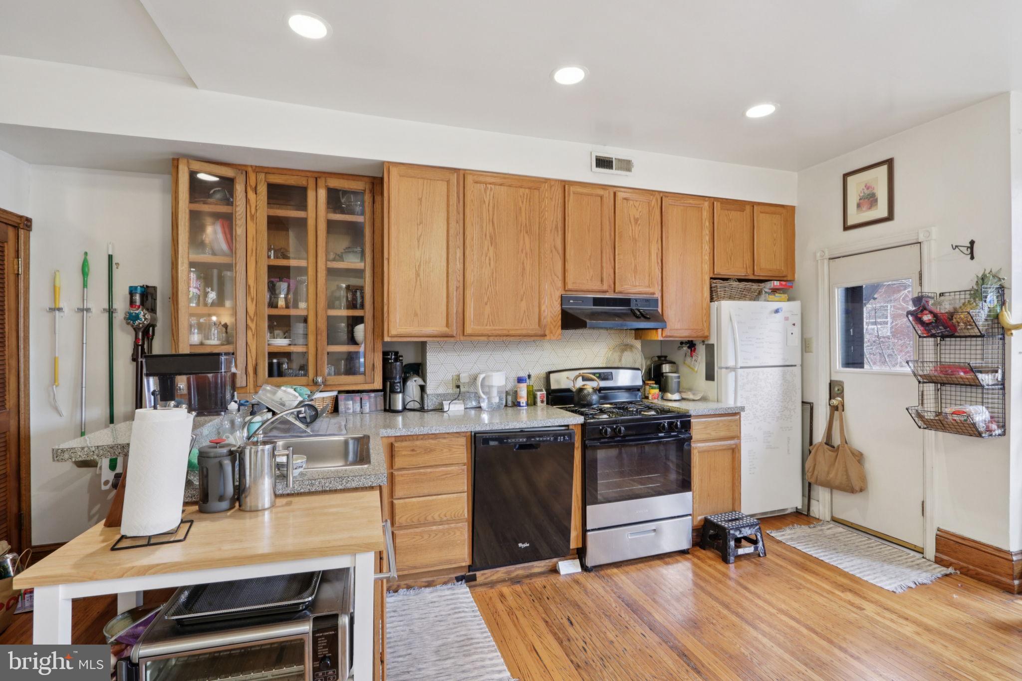 905 South 48th Street Philadelphia, PA 19143 - Photo 79 of 128 907 S. 48th 2nd fl C