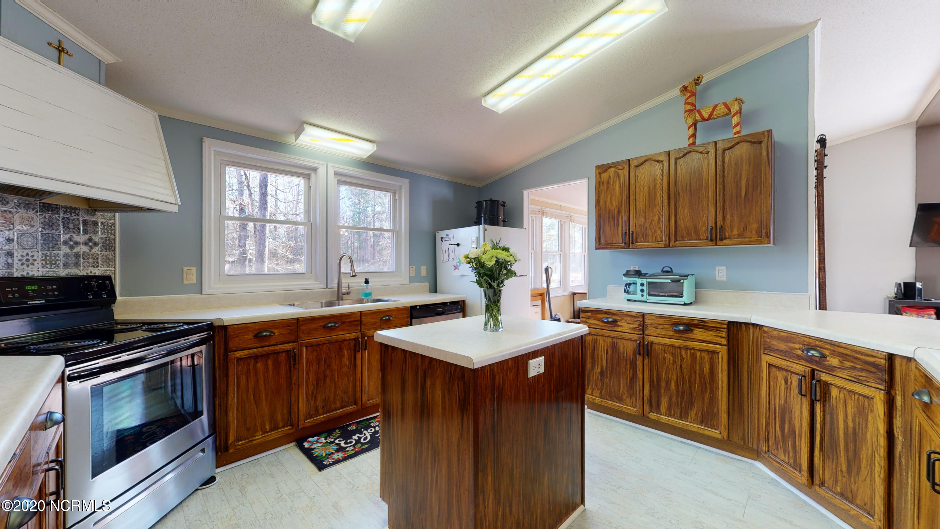 212 Newbold Road Jacksonville, NC 28540 - Photo 8 of 19 KItchen
