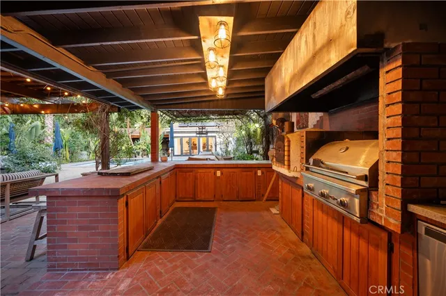 $2,295,000 | 5526 Fulton Avenue, Sherman Oaks, CA 91401