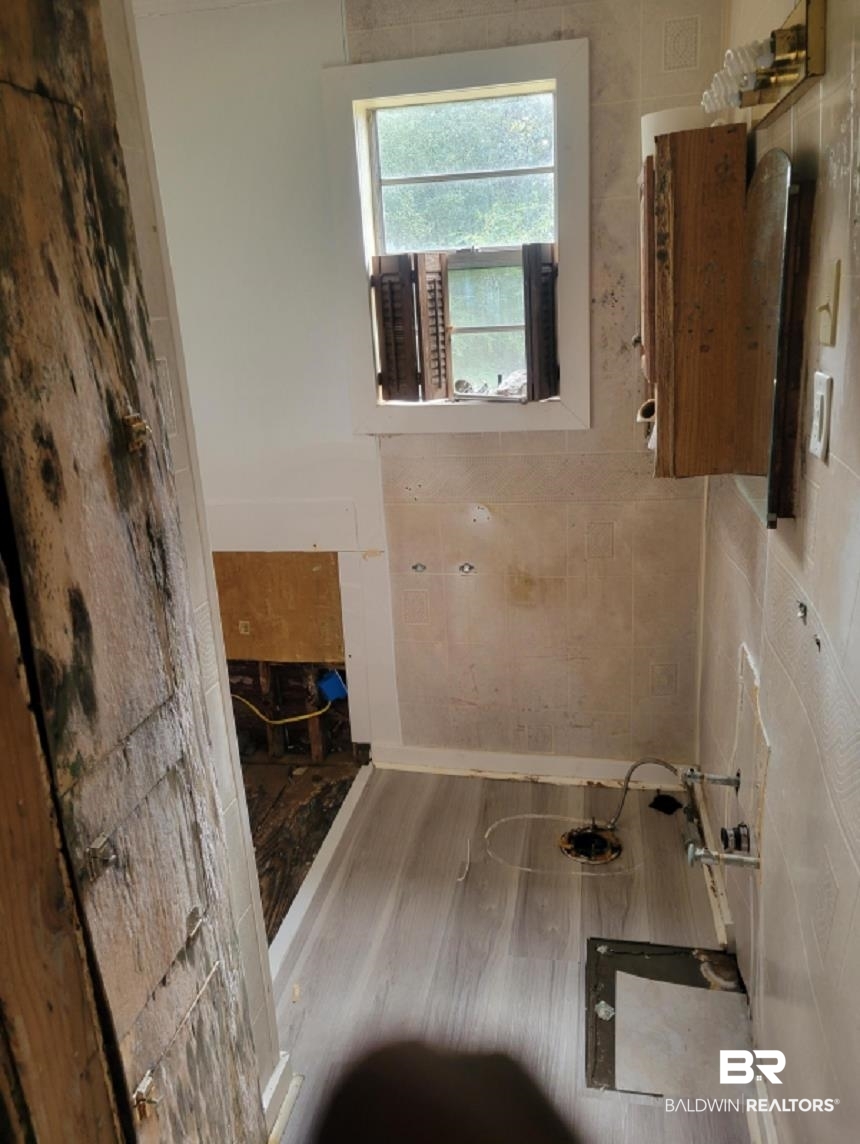 2059 Magnolia Lane Mobile, AL 36605 - Photo 4 of 17 View of bathroom