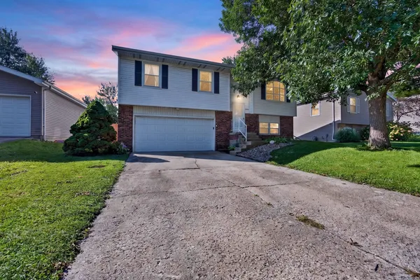 $225,000 | 2319 Anchor Drive, Bloomington, IL 61704