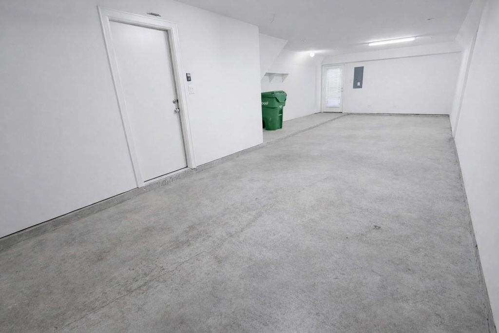 2710 Hullsmith Drive, Unit 701 Houston, TX 77063 - Photo 12 of 19 a view of an empty room with a kitchen