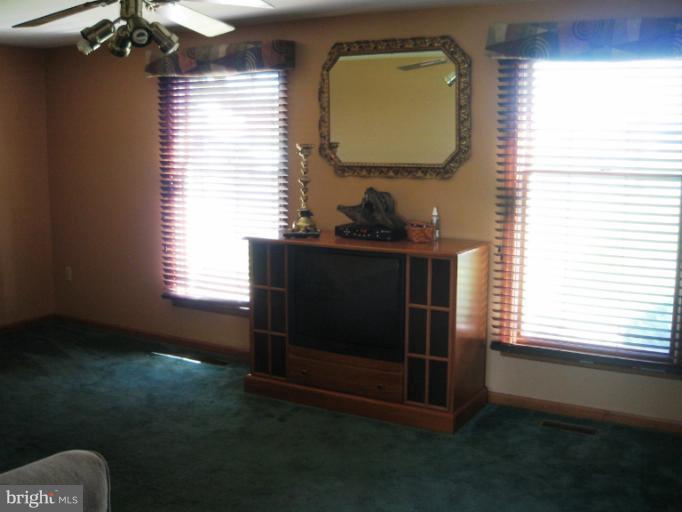 28731 Kemptown Road Mount Airy, MD 21771 - Photo 9 of 30 a room with window and mirror