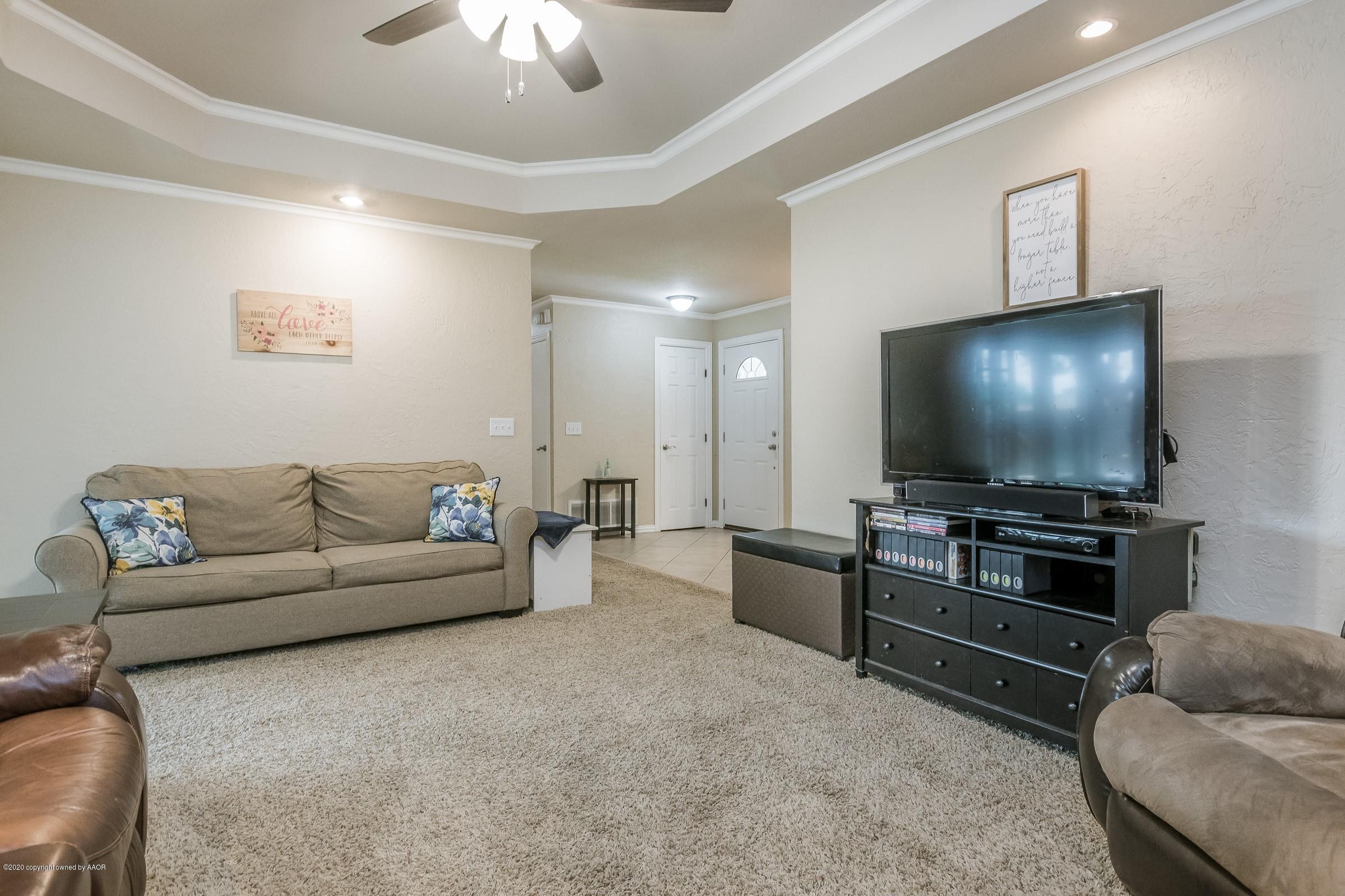 5211 Royce Drive Amarillo, TX 79110 - Photo 4 of 23 004_Living Room-2