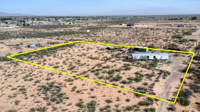 a view of a tennis court