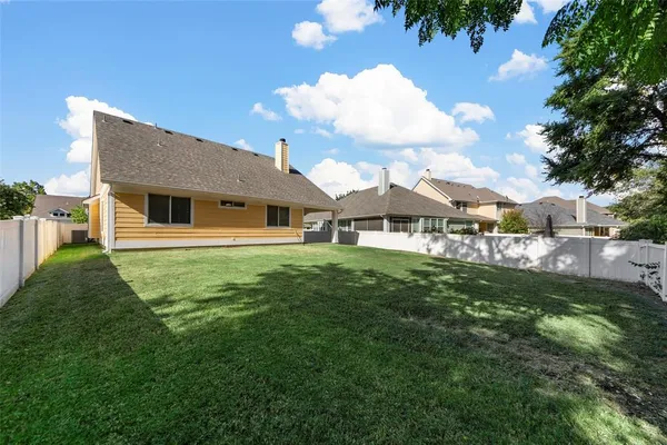 a view of a house with a backyard