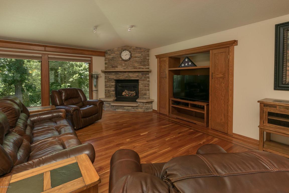 1129 Tiger Lane Southeast Rochester, MN 55904 - Photo 3 of 41 Gallery Image 3
