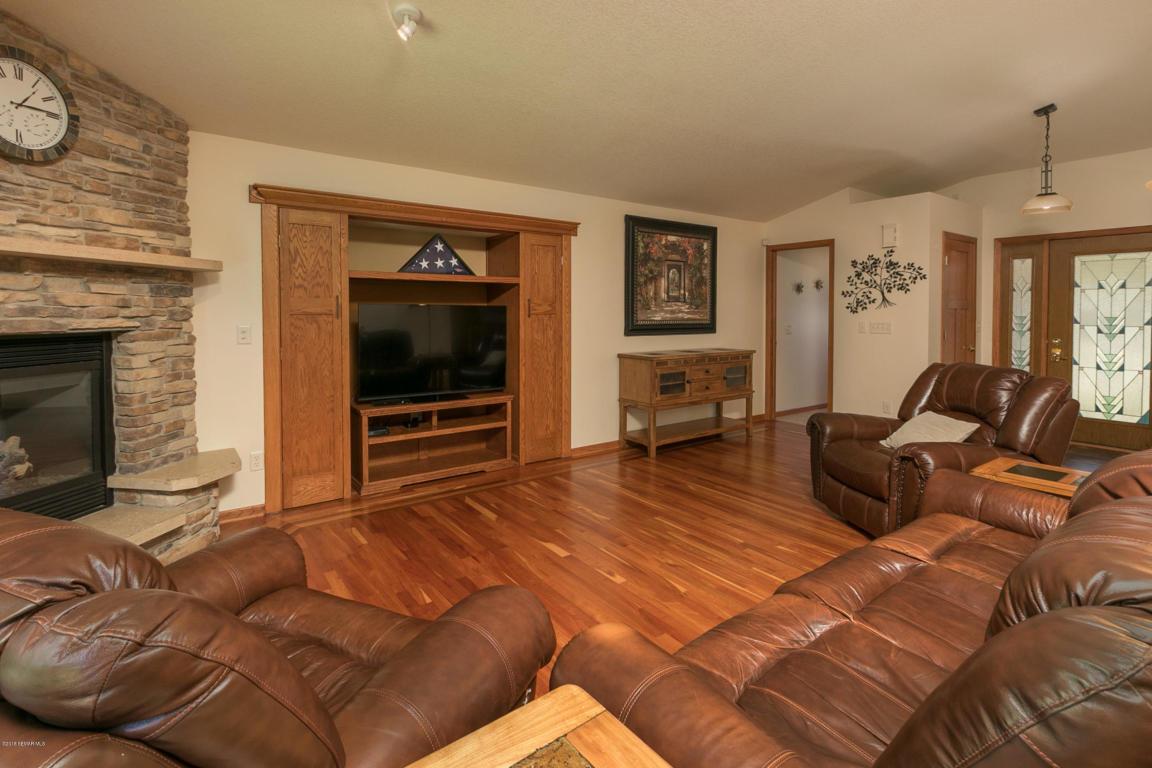 1129 Tiger Lane Southeast Rochester, MN 55904 - Photo 4 of 41 Gallery Image 4