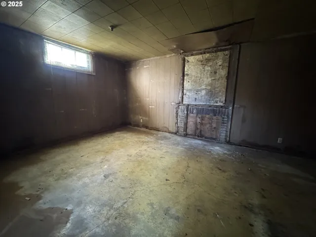 a view of livingroom with hardwood