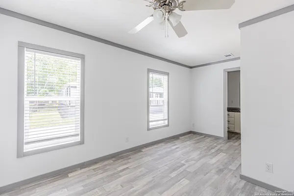 $1,150 | 193 Live Oak Street, Unit 1, Medina, TX 78055