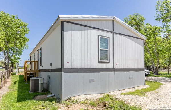 $1,150 | 193 Live Oak Street, Unit 1, Medina, TX 78055