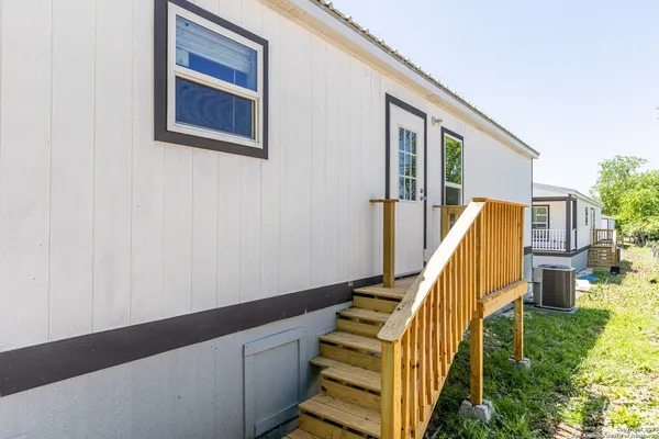 $1,150 | 193 Live Oak Street, Unit 1, Medina, TX 78055