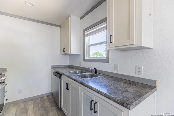 $1,150 | 193 Live Oak Street, Unit 1, Medina, TX 78055