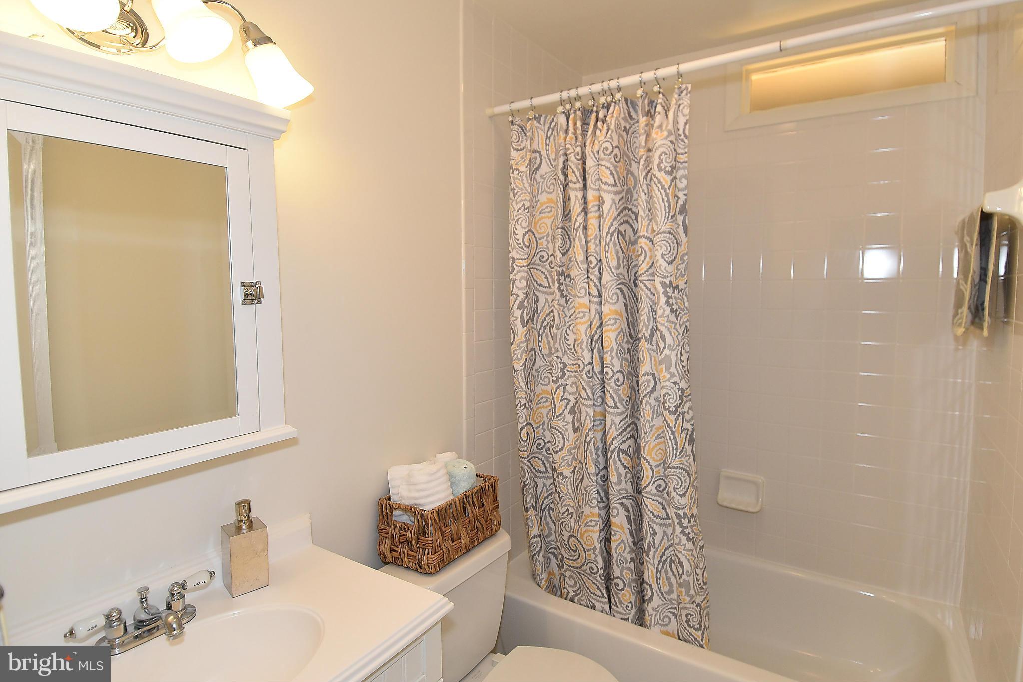 5627 Heming Avenue Springfield, VA 22151 - Photo 11 of 30 Bath