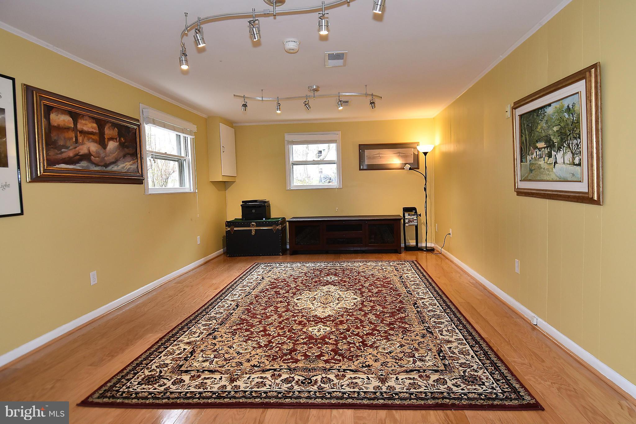 5627 Heming Avenue Springfield, VA 22151 - Photo 17 of 30 Family Room