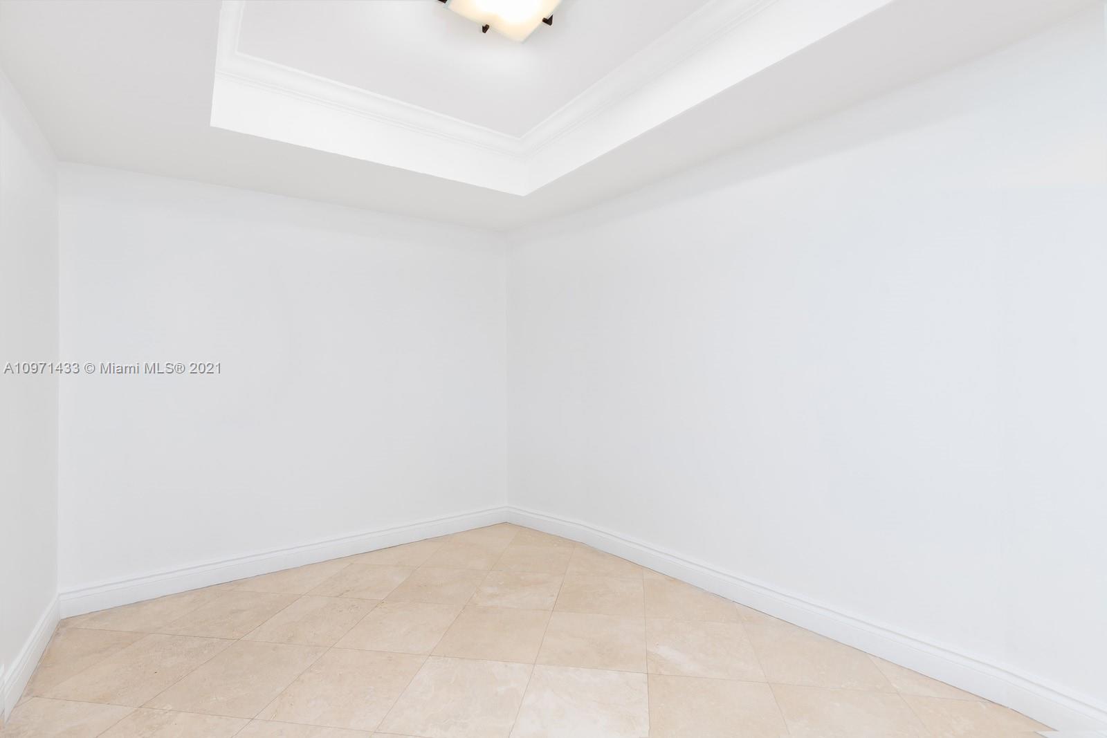 848 Brickell Key Drive, Unit 904 Miami, FL 33131 - Photo 18 of 31 a view of an empty room