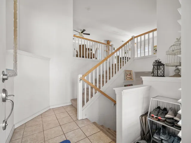 a view of entryway and workspace