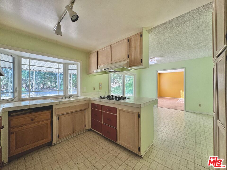 26026 Adamor Road Calabasas, CA 91302 - Photo 19 of 42