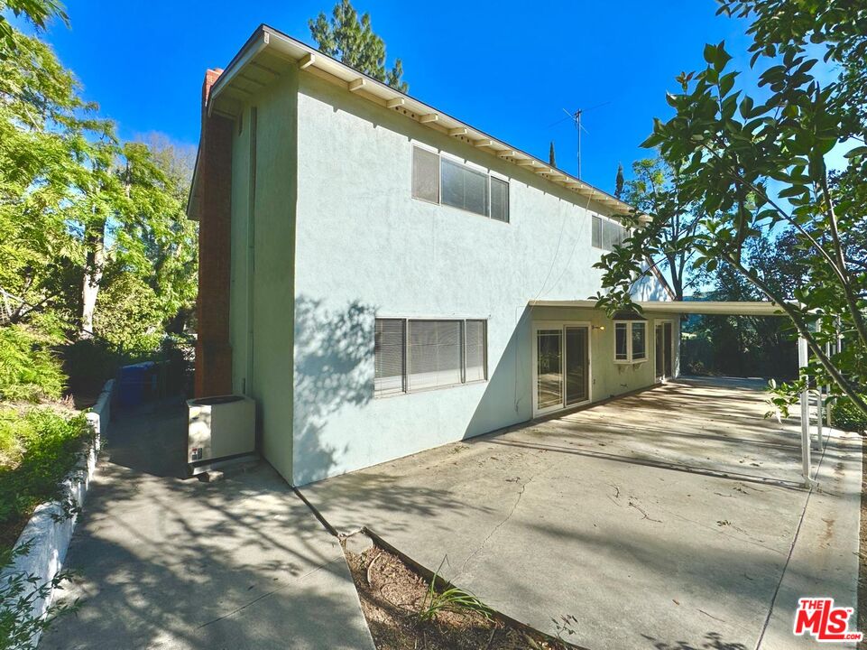 26026 Adamor Road Calabasas, CA 91302 - Photo 36 of 42