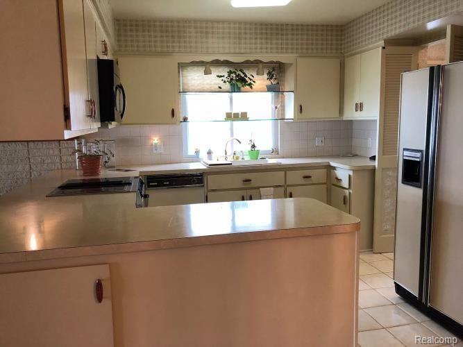 7257 Cardinal Road Algonac, MI 48001 - Photo 2 of 6