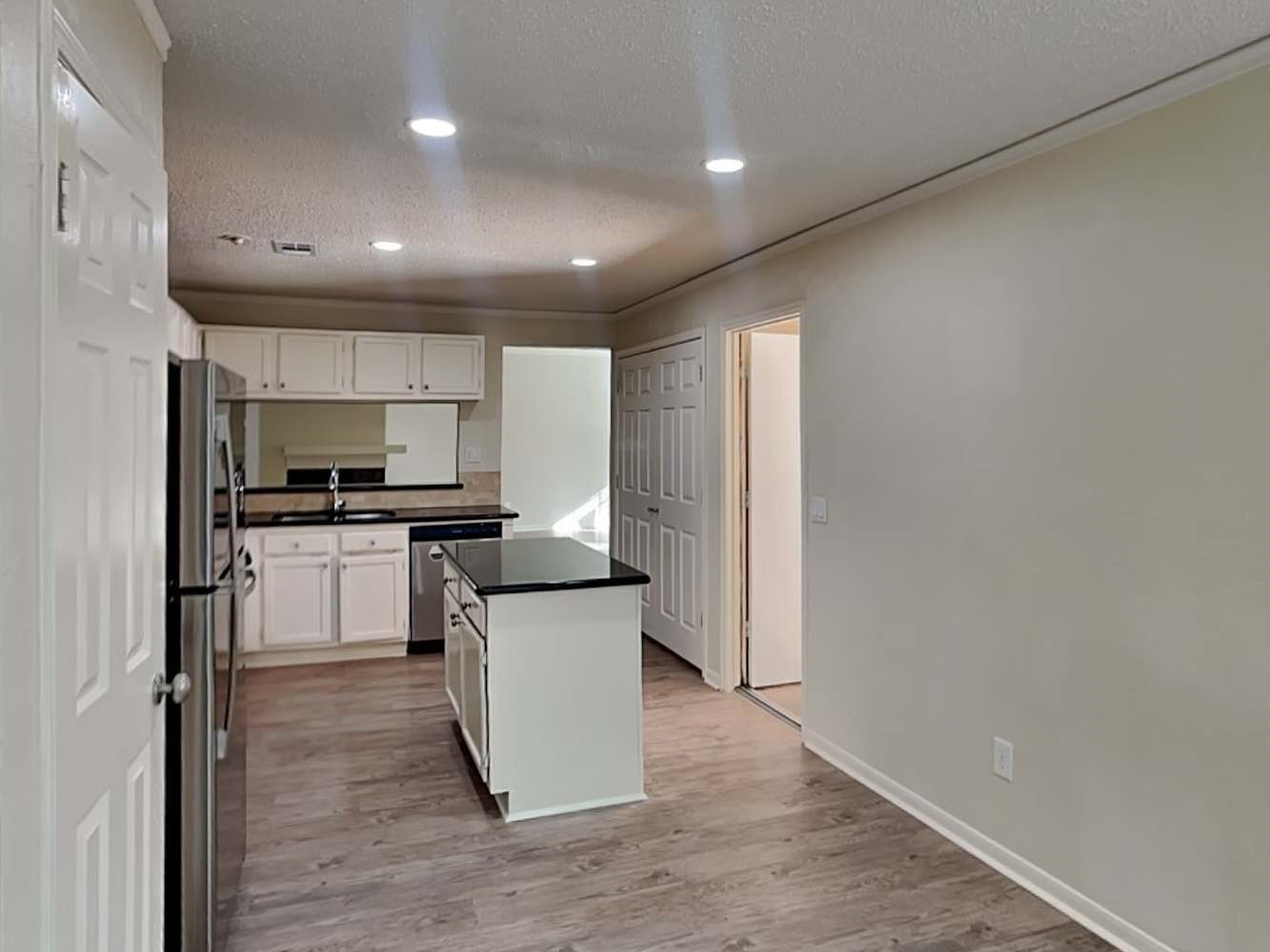 110 South Village Knoll Circle Spring, TX 77381 - Photo 6 of 16