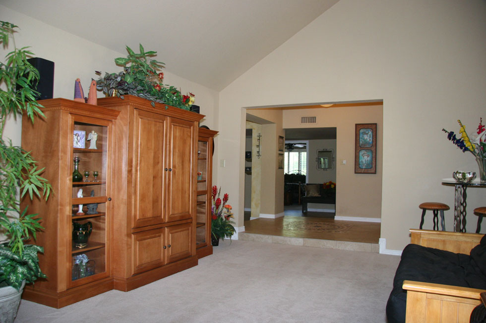 19 West Krista Way Tempe, AZ 85284 - Photo 13 of 26 Living room