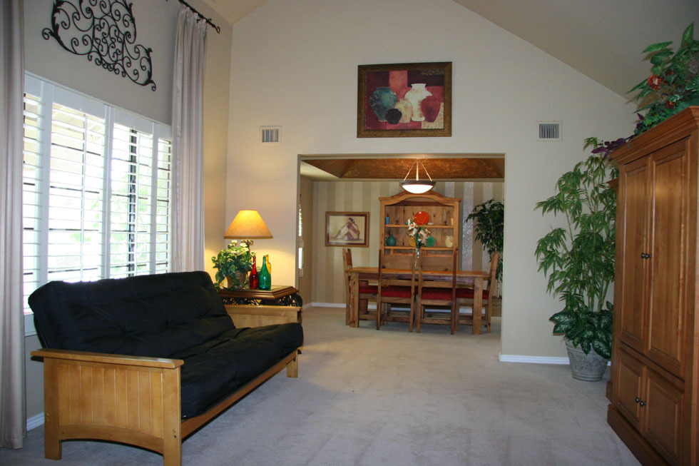 19 West Krista Way Tempe, AZ 85284 - Photo 15 of 26 Living room
