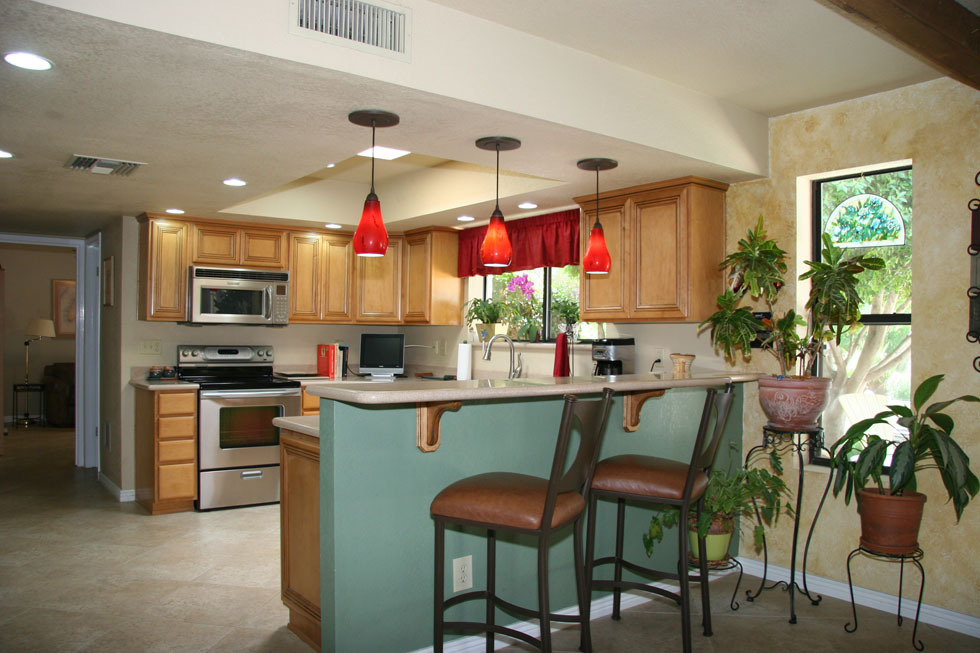 19 West Krista Way Tempe, AZ 85284 - Photo 10 of 26 Breakfast bar at kitchen