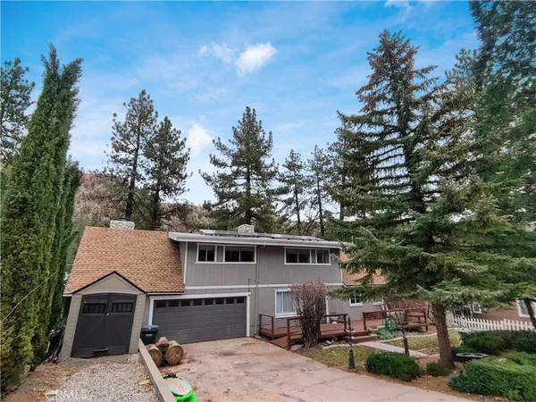 $449,000 | 800 Mountain View Avenue, Wrightwood, CA 92397