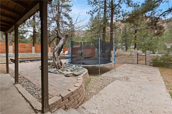 $449,000 | 800 Mountain View Avenue, Wrightwood, CA 92397