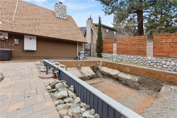 $449,000 | 800 Mountain View Avenue, Wrightwood, CA 92397