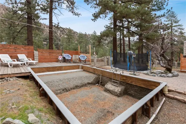 $449,000 | 800 Mountain View Avenue, Wrightwood, CA 92397