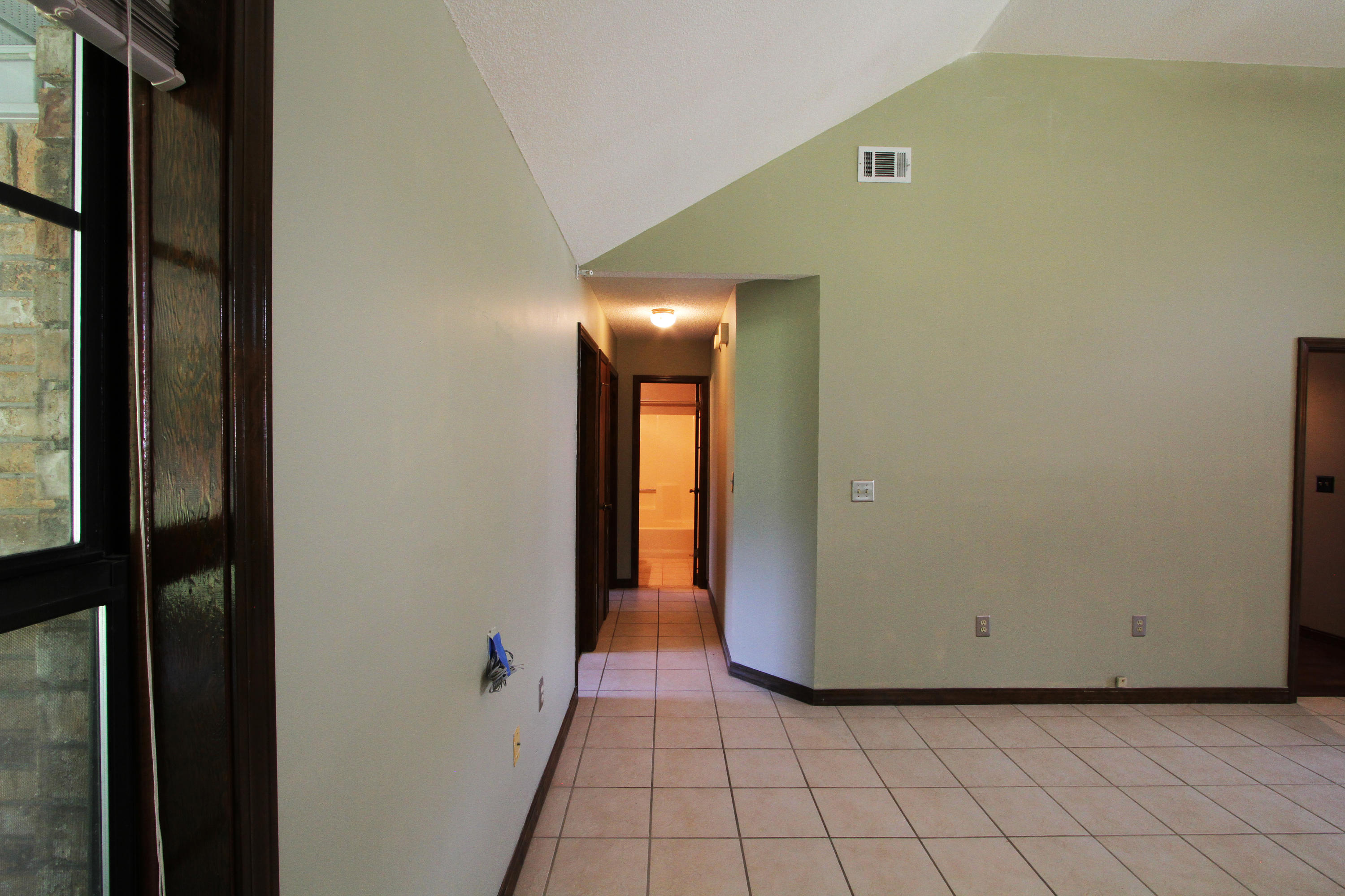 343 John King Road Crestview, FL 32539 - Photo 20 of 29 Hallway