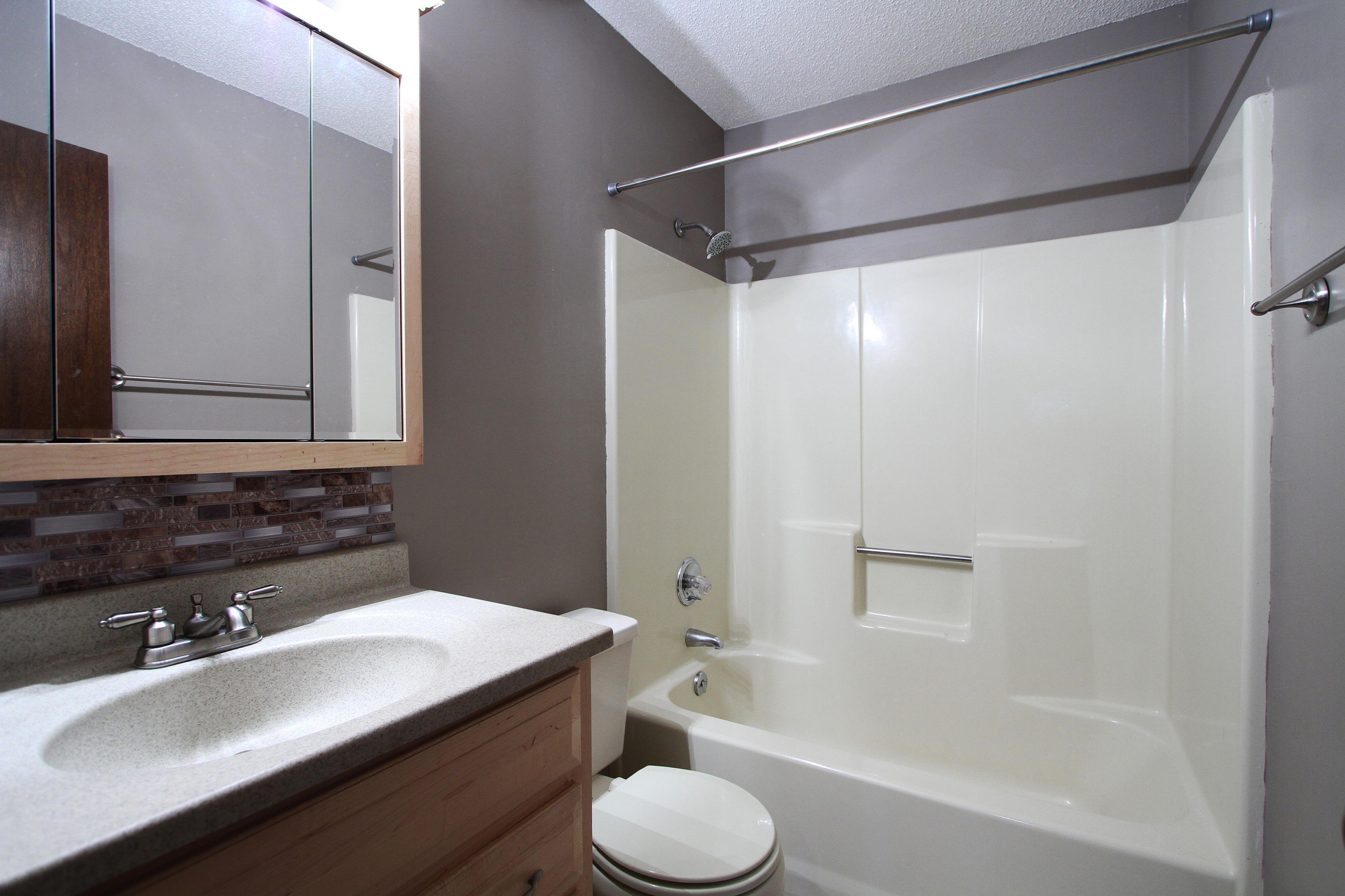 343 John King Road Crestview, FL 32539 - Photo 25 of 29 Bathroom 2