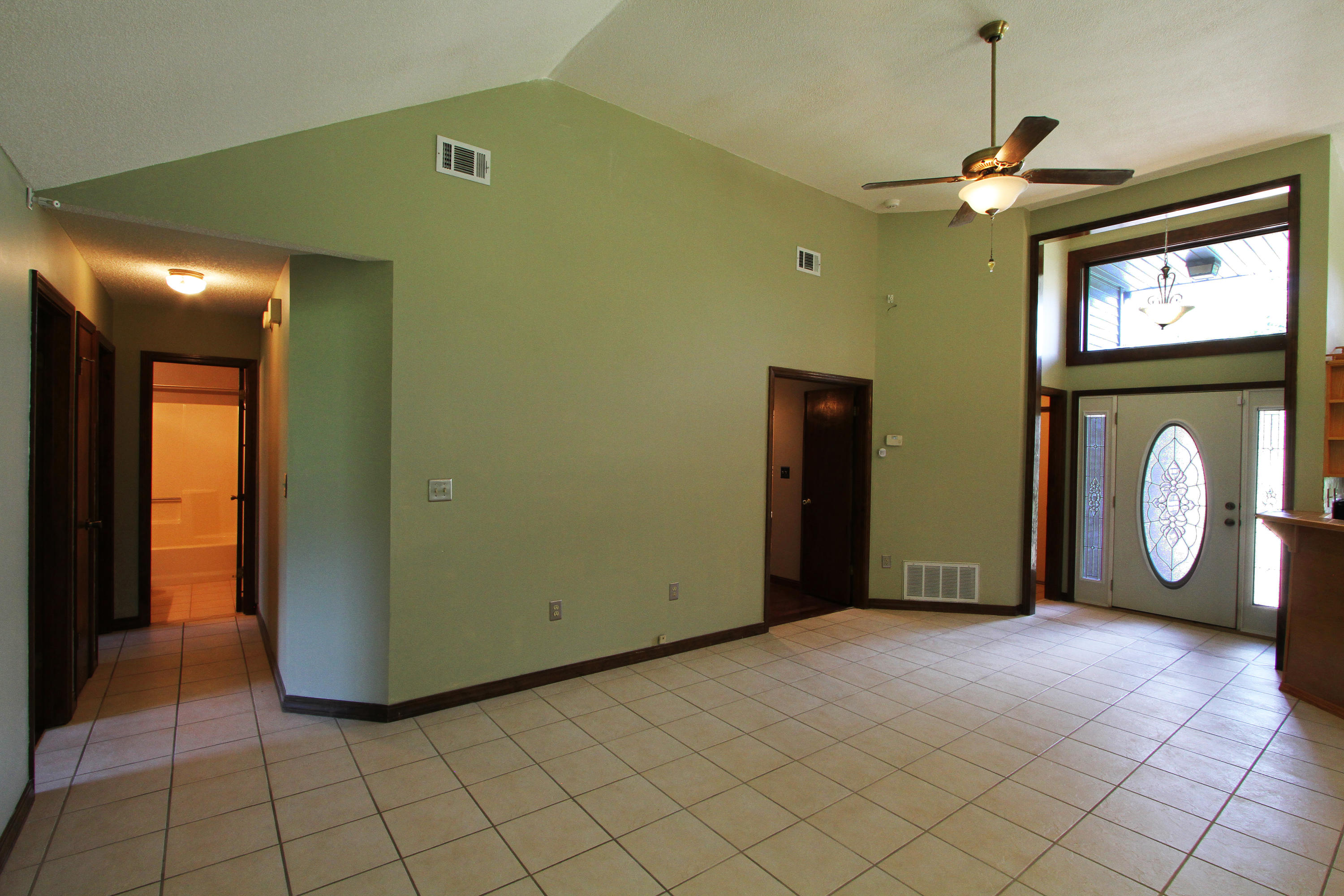 343 John King Road Crestview, FL 32539 - Photo 6 of 29 Foyer 1-1